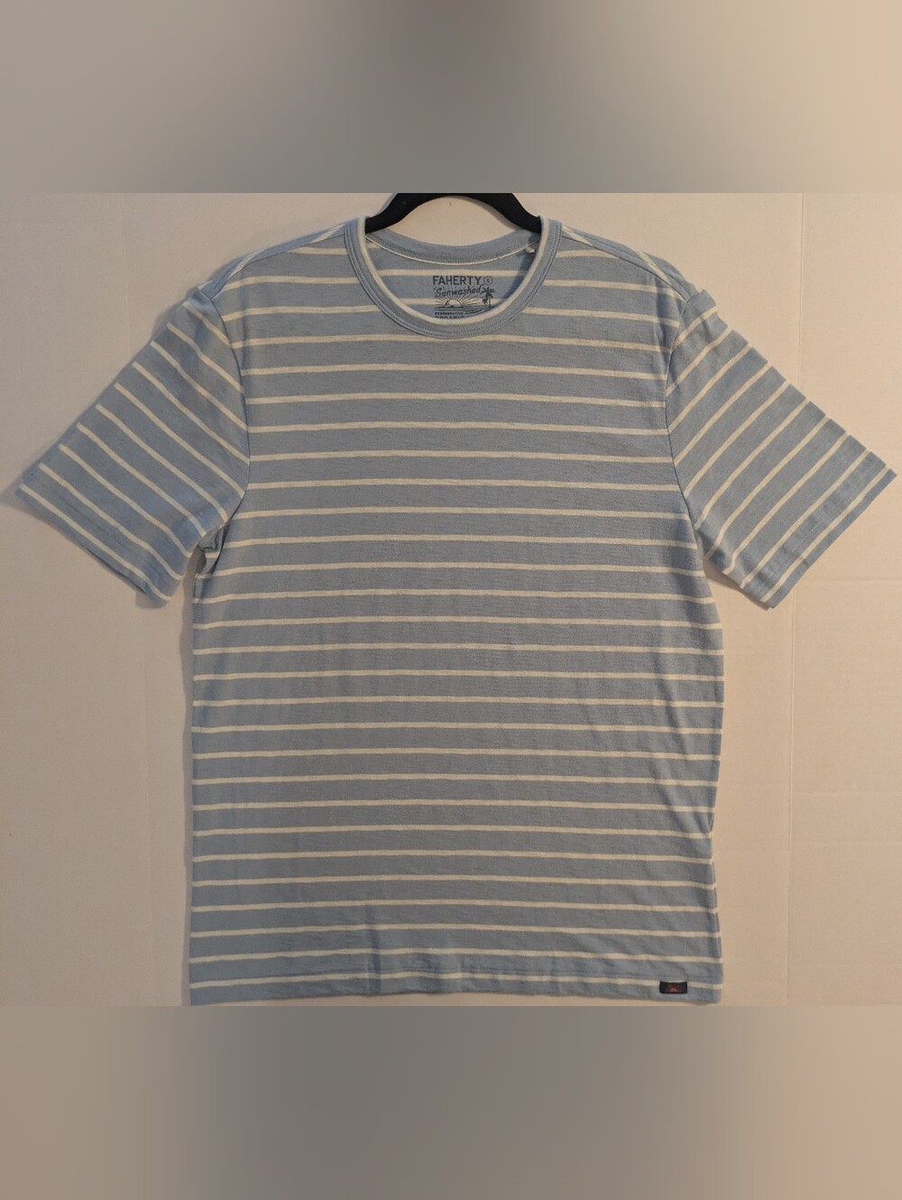 Faherty Men's Sunwashed Light Blue & White Striped Crew T-Shirt- Sm (NWOT)